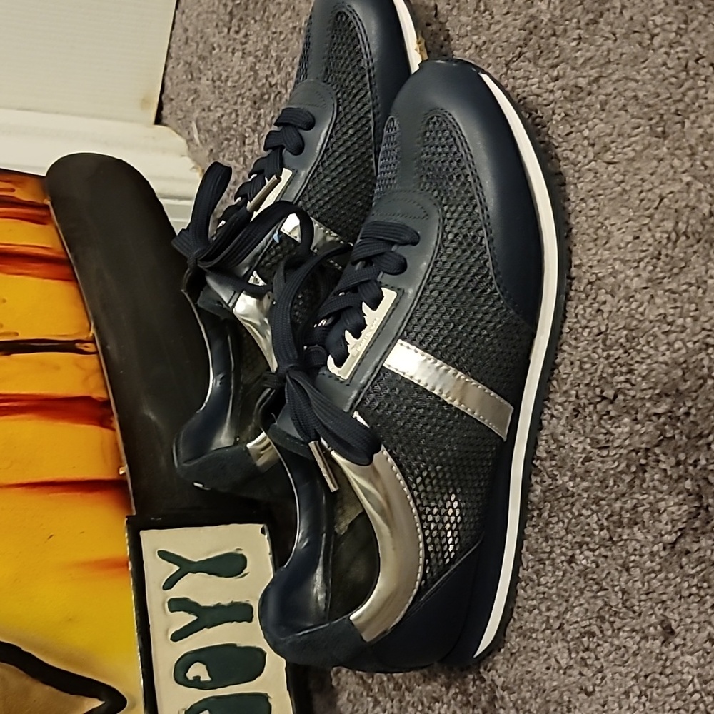 Shoes - Picture 3 of 4